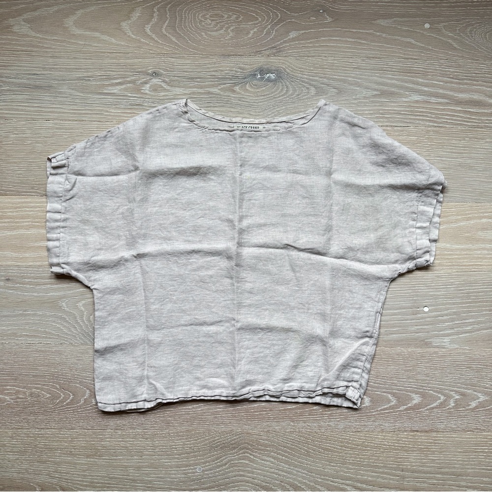 Black crane linen box top in Nude (beige with pink hue)